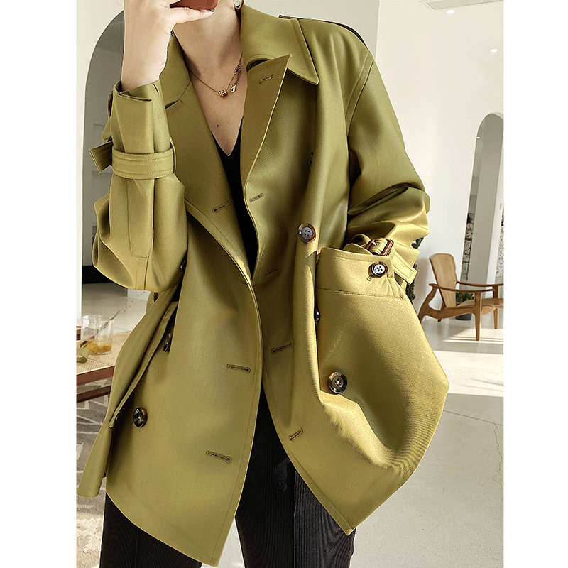 Short windbreaker female little man spring and autumn 2020 Korean version of the new high-end atmosphere chic temperament Hepburn style jacket trend
