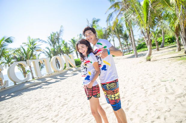 Kỳ nghỉ mới ở bãi biển pop sọc thường đôi quần đi biển quần short nhanh khô nam và nữ vài áo thun - Quần bãi biển 	bộ quần áo đi biển gia đình	