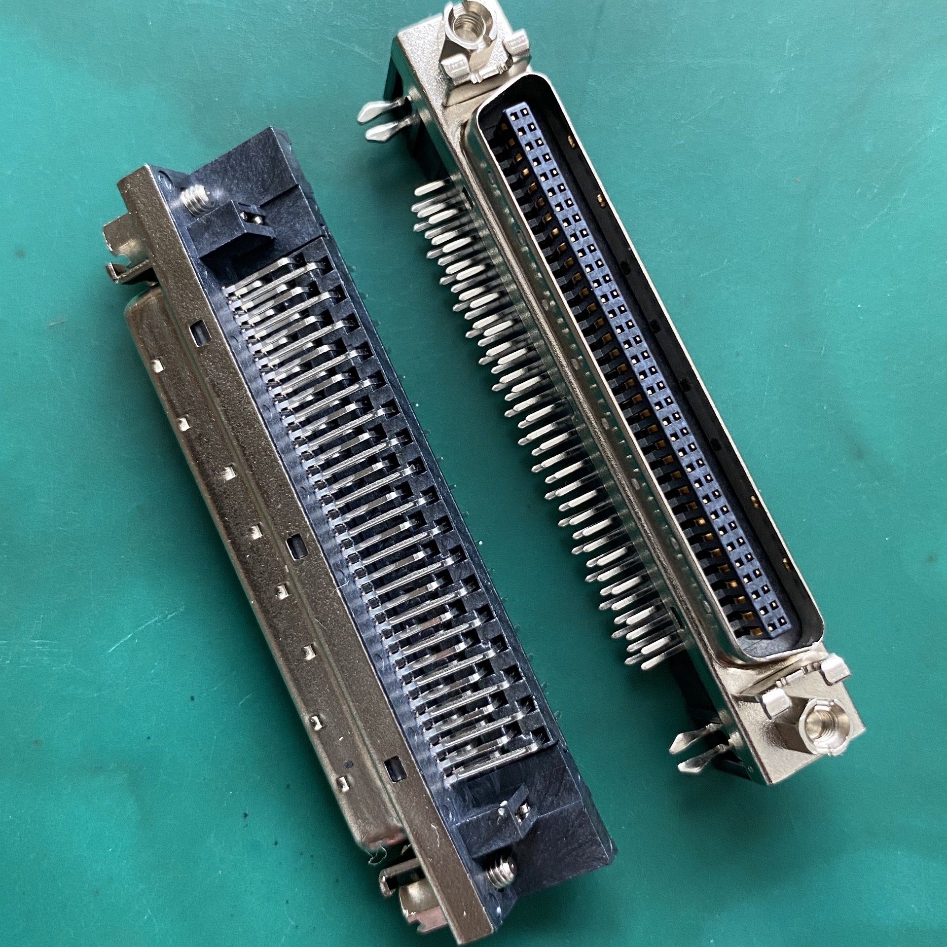 台产SCSI-68Pin焊板公座HPCN型68芯公头焊板公座槽式连接器90度弯