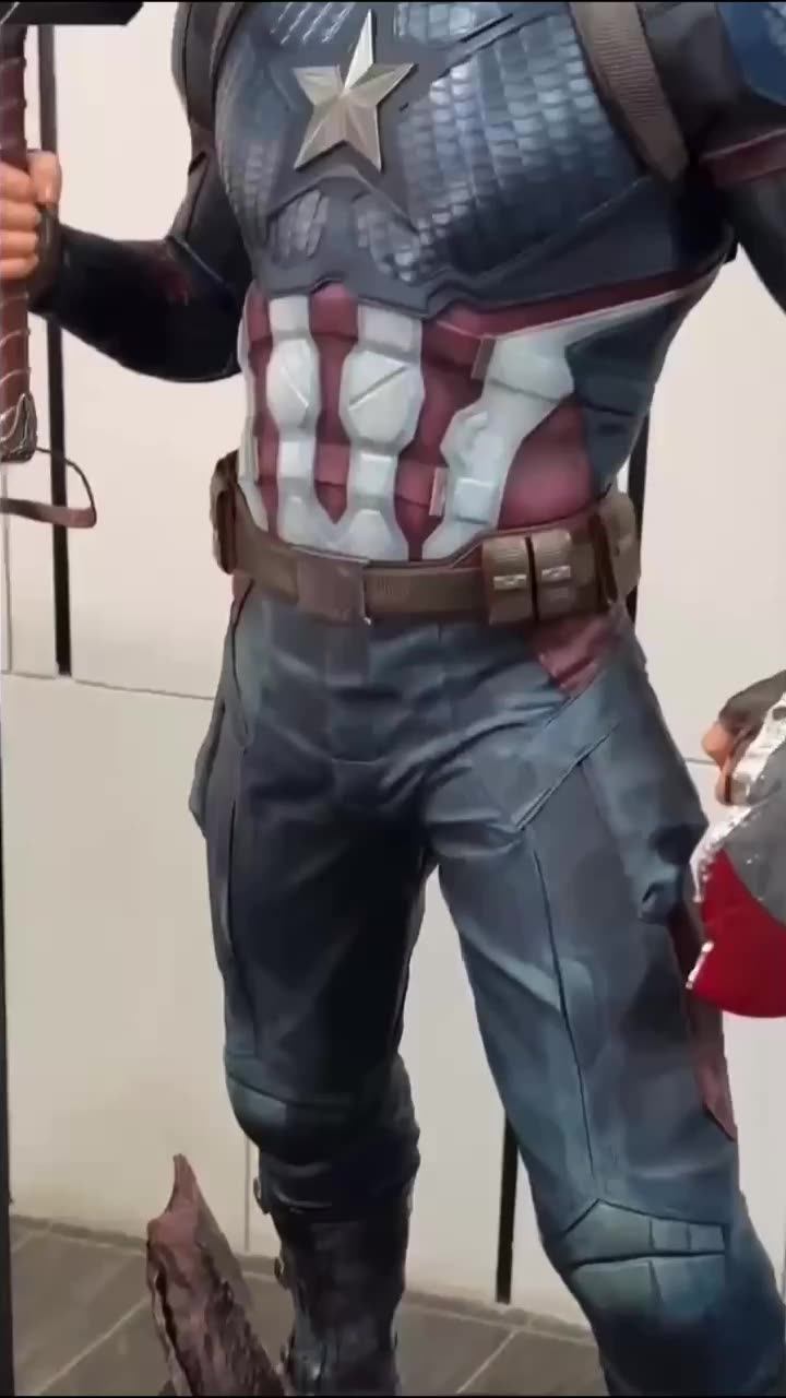 Custom Decoration Famous Movie Hero Marvel Character Life Size Resin