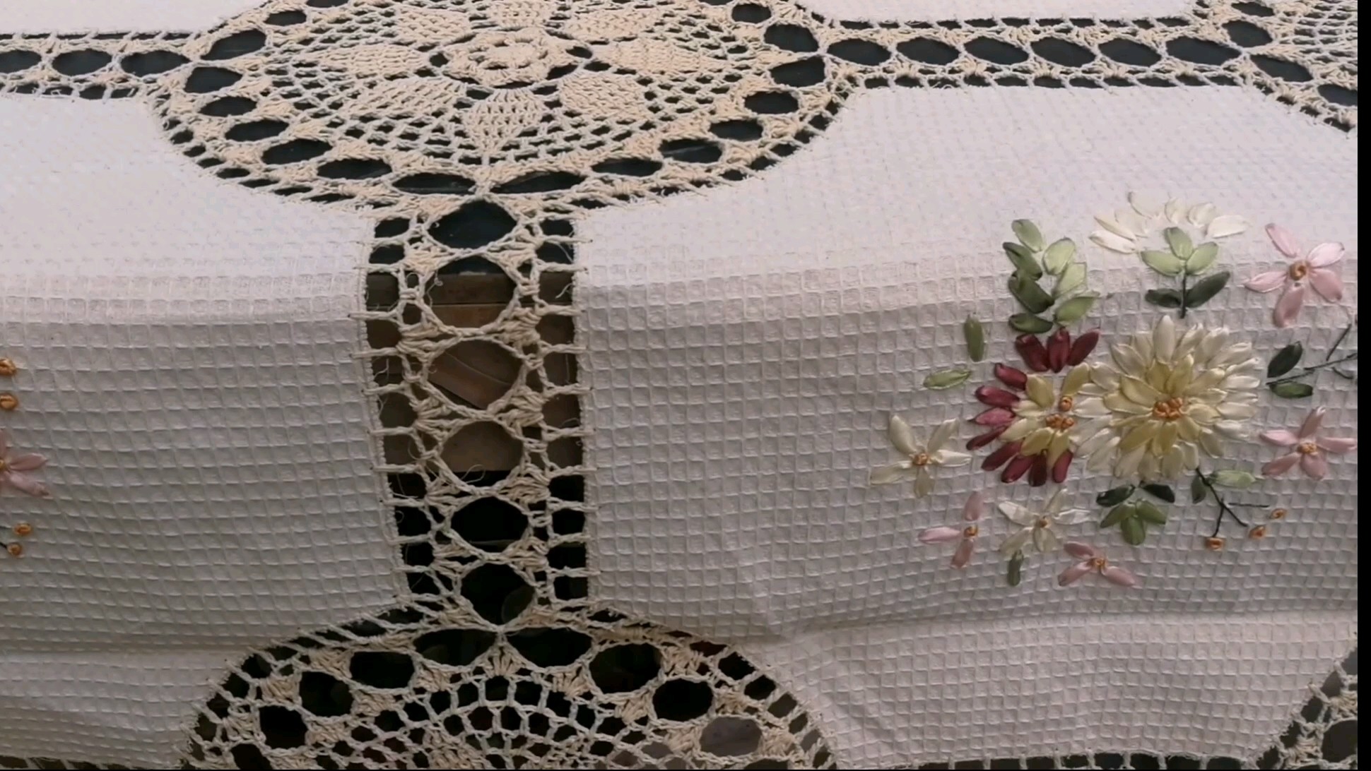 Vintage Embroidered Rectangular Hollow Handmade Crochet Tablesilk