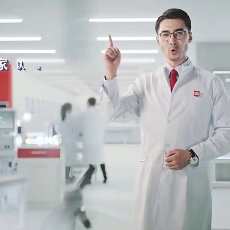 李工用升降白板完毕千人产品会议