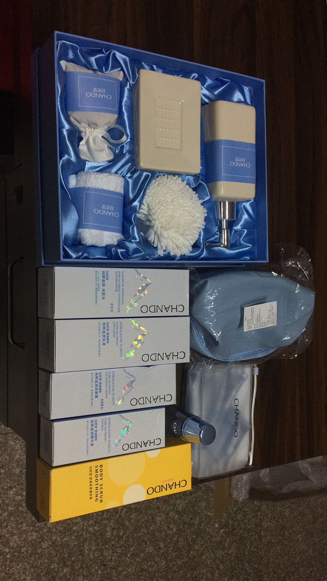 自然堂旗舰店—雪域保湿臻选套装滋润度好，适合中干性皮肤！