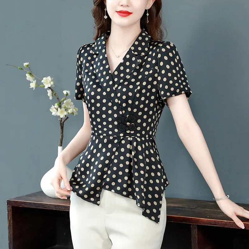 Summer elegant fashionable retro shirt
