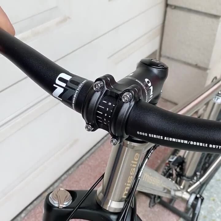 Guidon VTT Droit YC – Largeur 560mm, Diamètre 25,4mm, Aluminium Argenté, Rétro