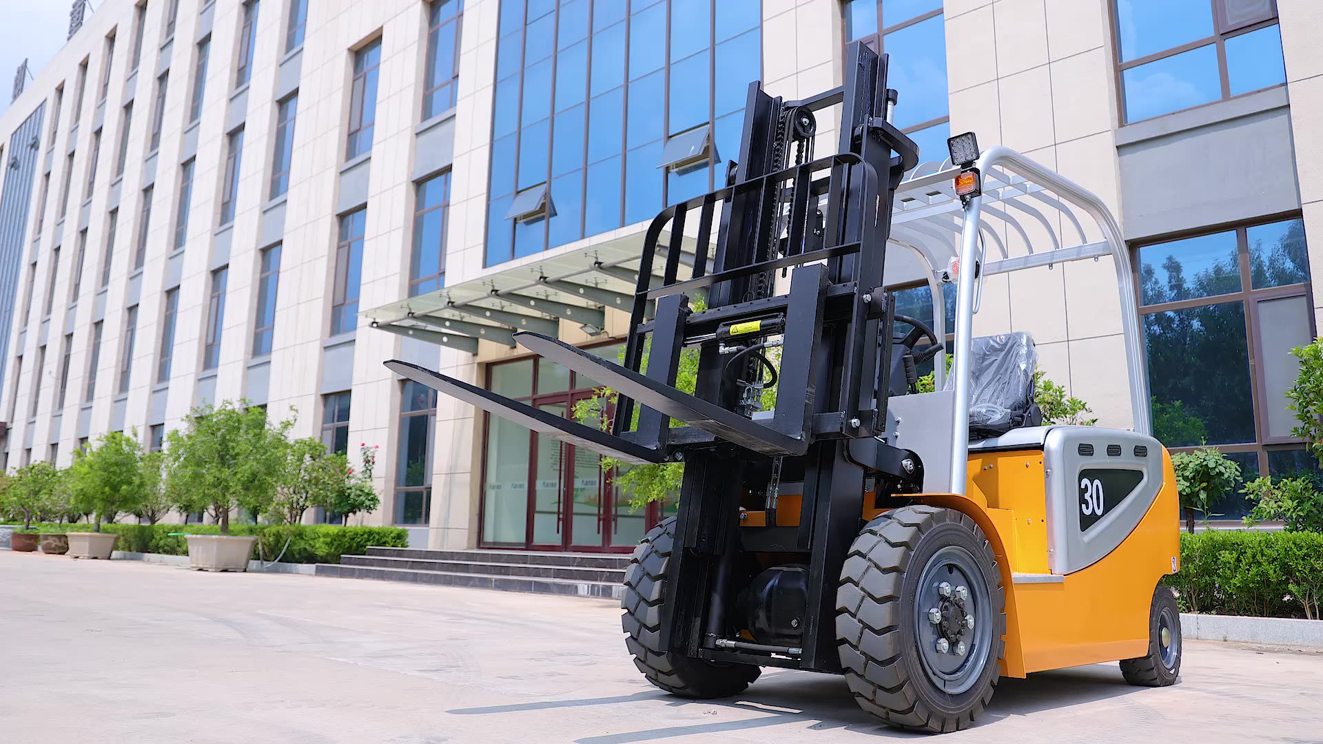 Electric Forklift Four Wheel 3 Tons 1.5 Ton Warehouse Handling Elevated ...