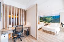 Yixing Huankeyuan Yaduo Hotel a wooden twin room