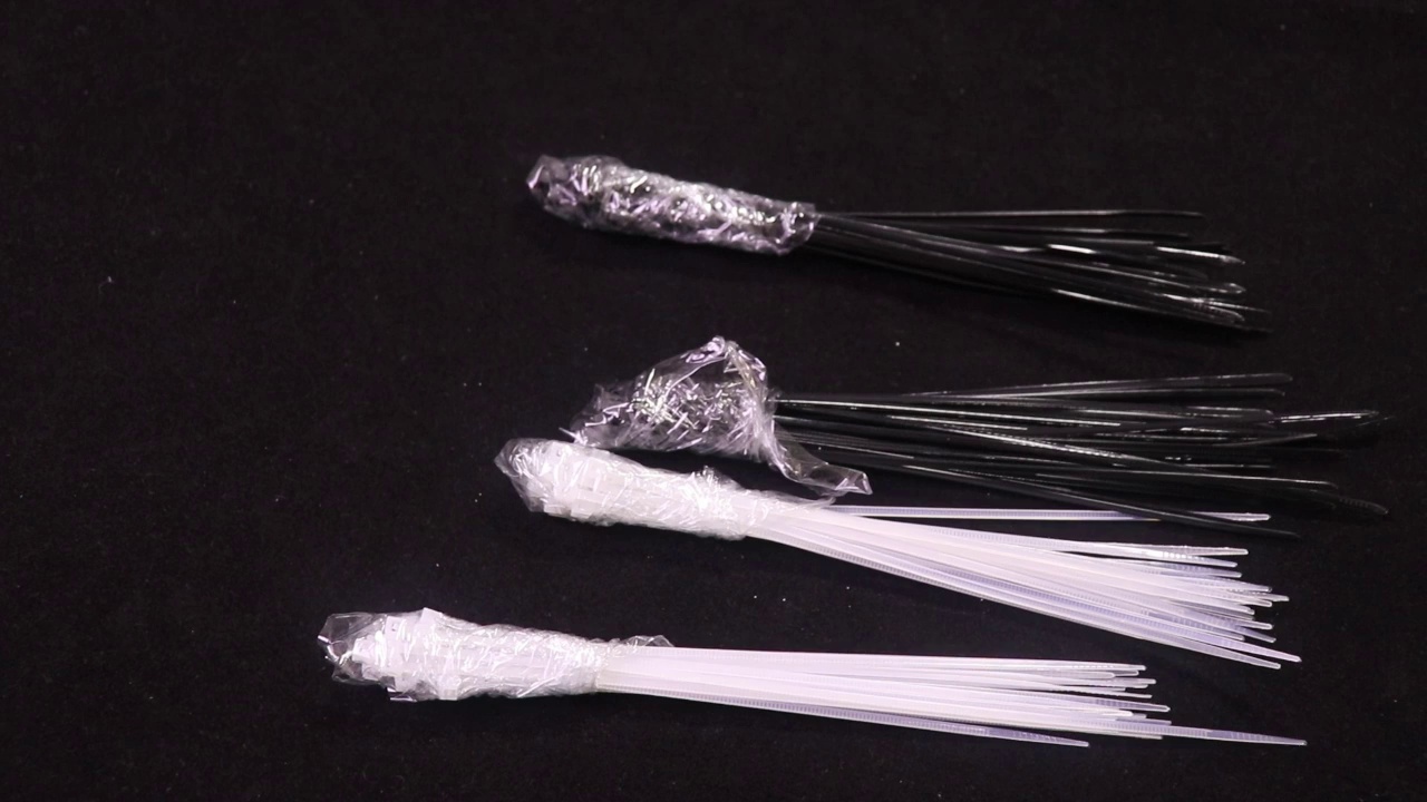 装机党狂喜。2025年必备的机箱理线神器——彩色尼龙扎带颜值与特性够并存。