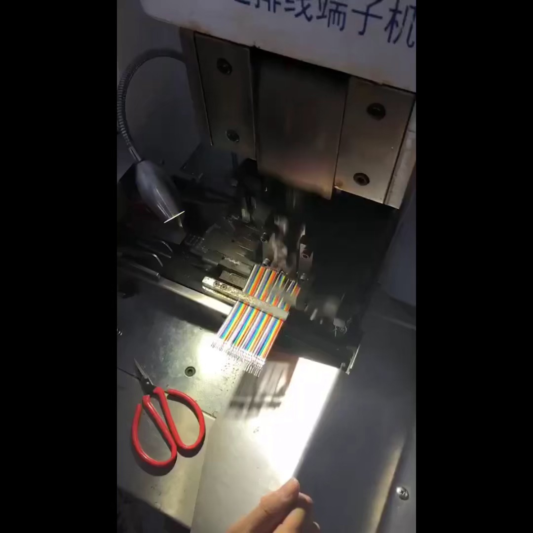 这根线真能够拯救我的屏幕黑屏。杜邦彩排线有救了。