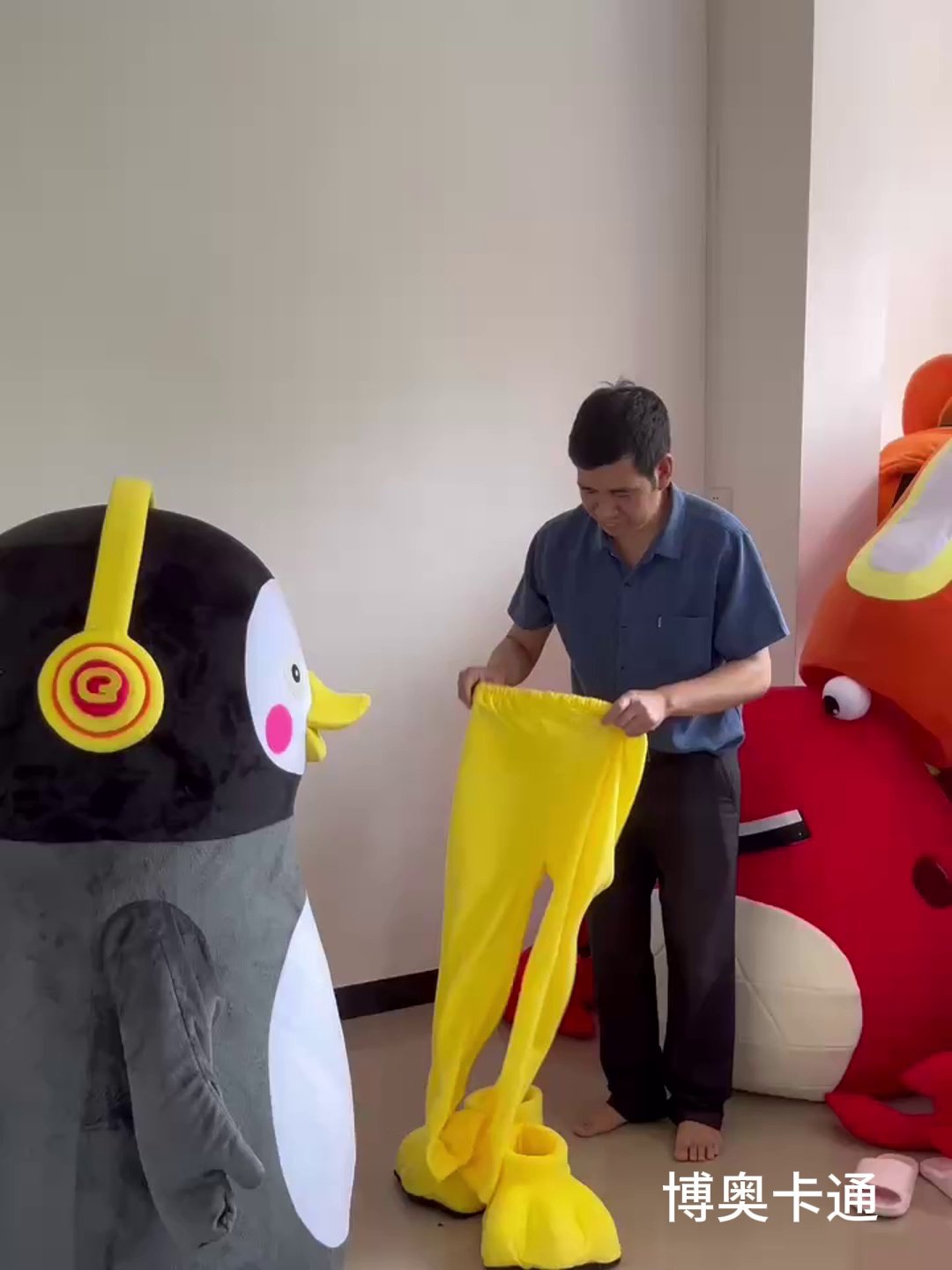 本特利企鹅pengsoo卡通人偶服装，搞怪小企鹅的趣味选择_COSPLAY配件_淘宝游戏网, image size:1080x1440