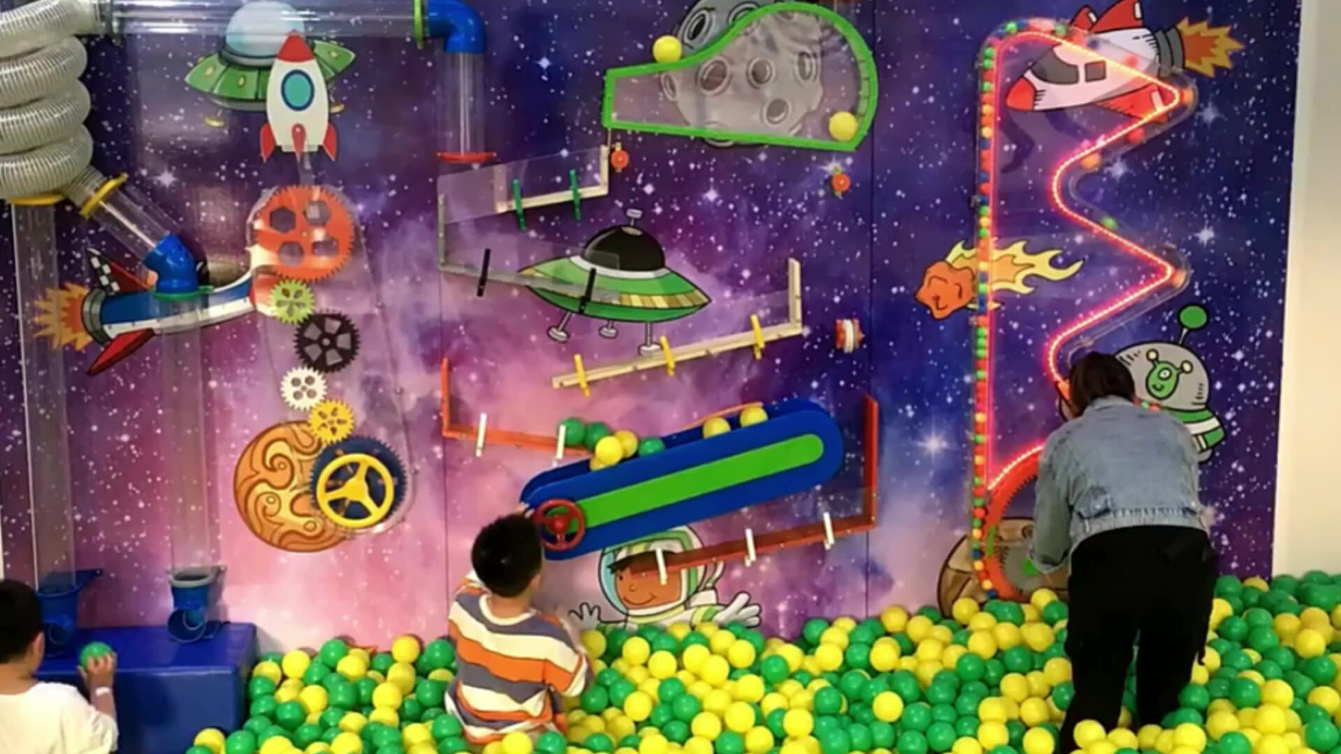 Indoor Playground Vacuum Tube Ball Wall Games Interactive Ball Wall For