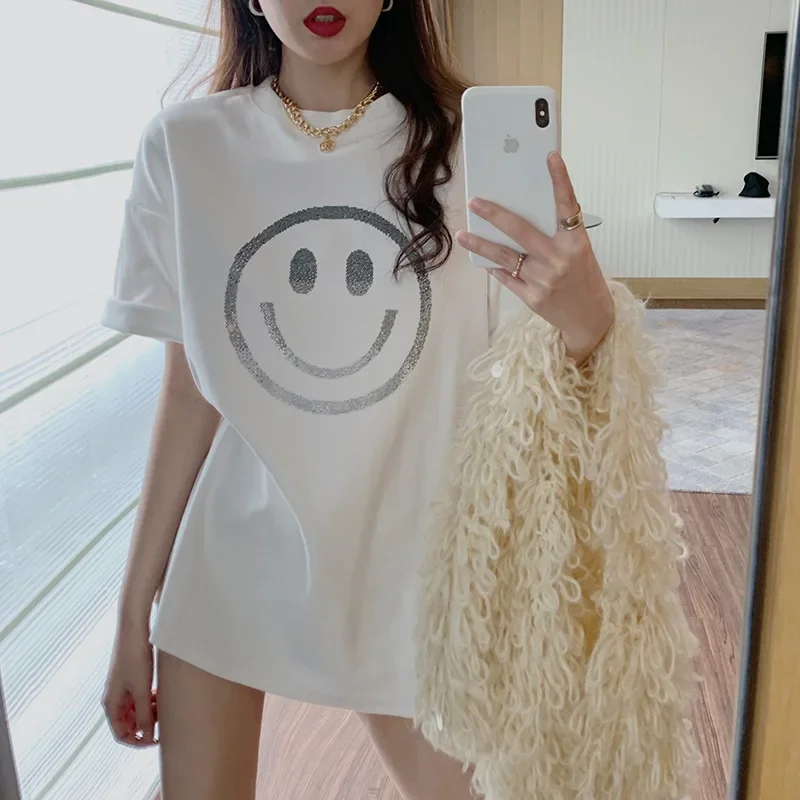 A loose-fitting short-sleeve T-shirt with smiling face prints, a new women's summer casual base shirt, round neck top, one-piece drop shipping.