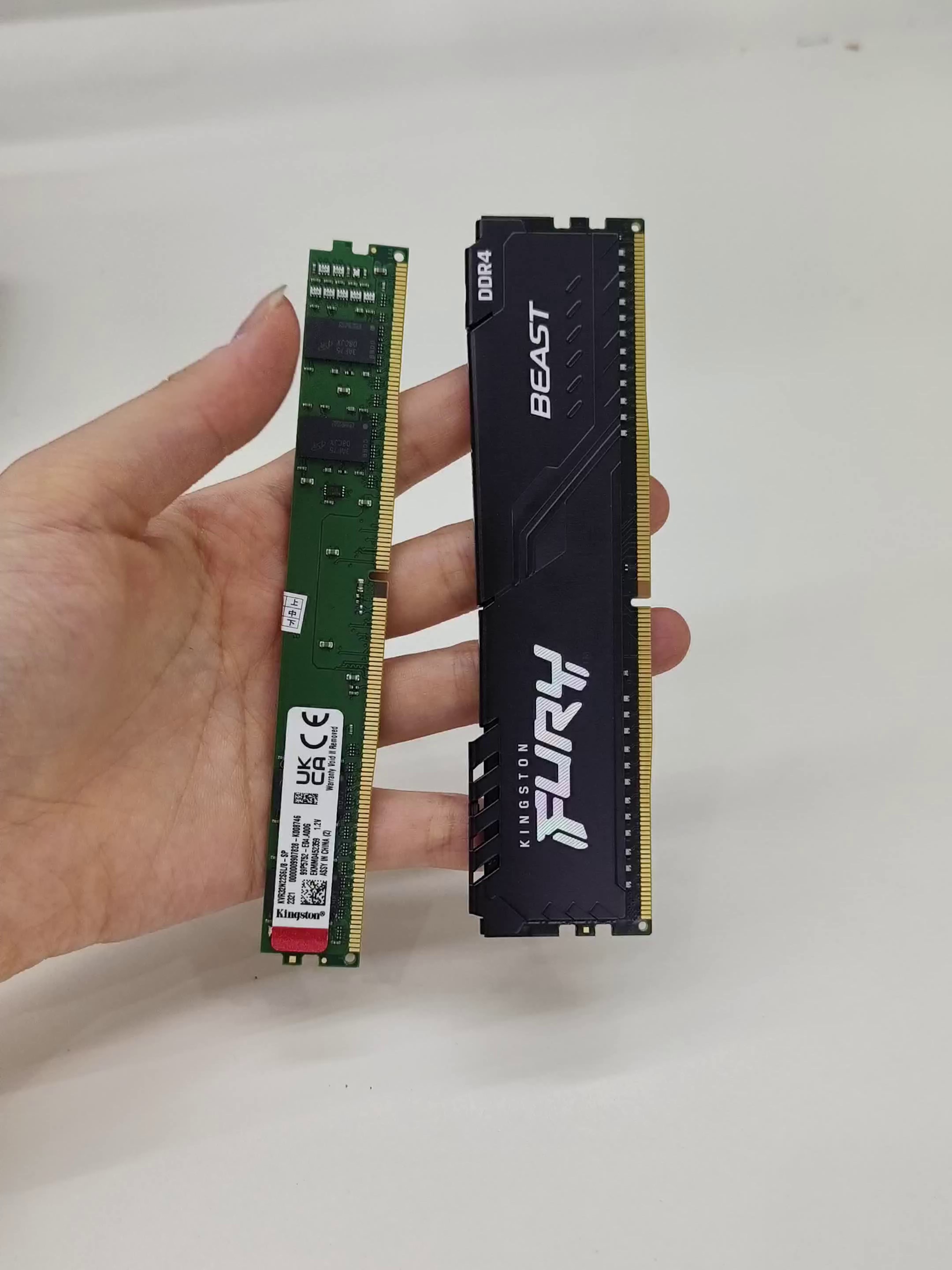 金士顿DDR4内存条，3200MHz普条和骇客马甲条，比如什么样处款更值得冲。