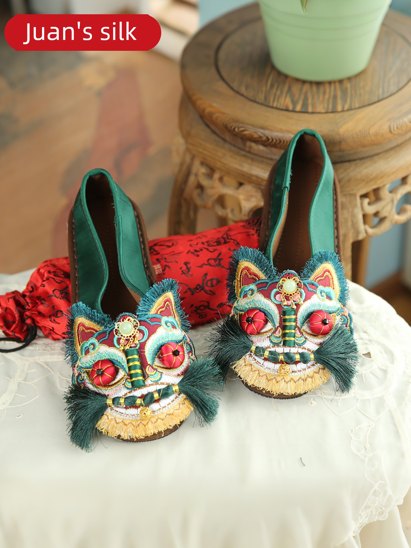 Handmade Adult Tiger Head Shoes with Thousand-Layer Soles, Women's Single Shoes, Old Beijing Cloth Shoes, Ethnic Style Embroidered Shoes, Flat-Soled Folk Shoes