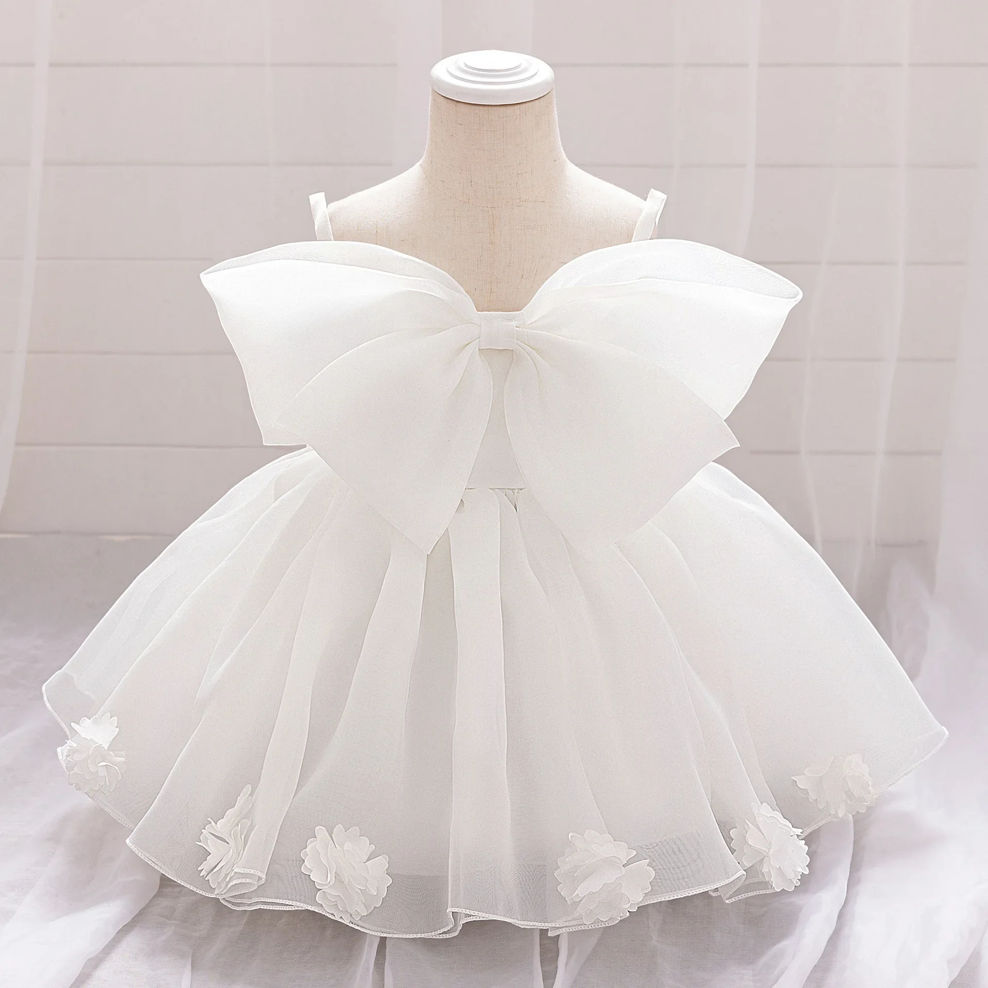 Europe and the United States new children's performance dress white applique princess dress one-year-old dress skirt puffy skirt gauze dress performance clothing