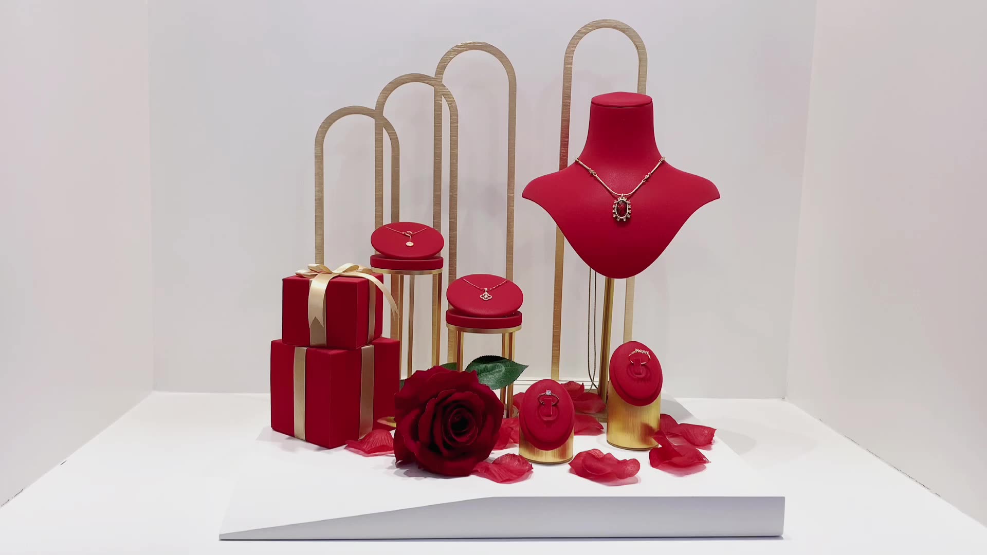 Sesi Custom Gold Metal Jewelry Display Stands For Ring Necklace