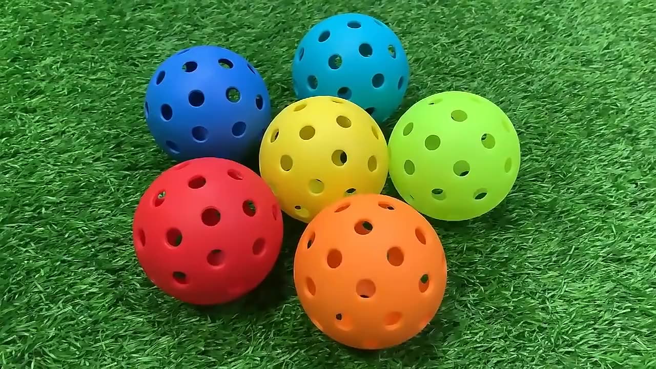 Пластиковый мяч