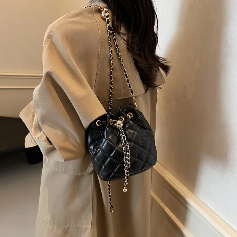 2024 New Polka Dot Chain Strap Bag Crossbody Small Drawstring Bucket Bag Luxury Round Bucket Bag Shoulder Bag Crossbody Bag for Women
