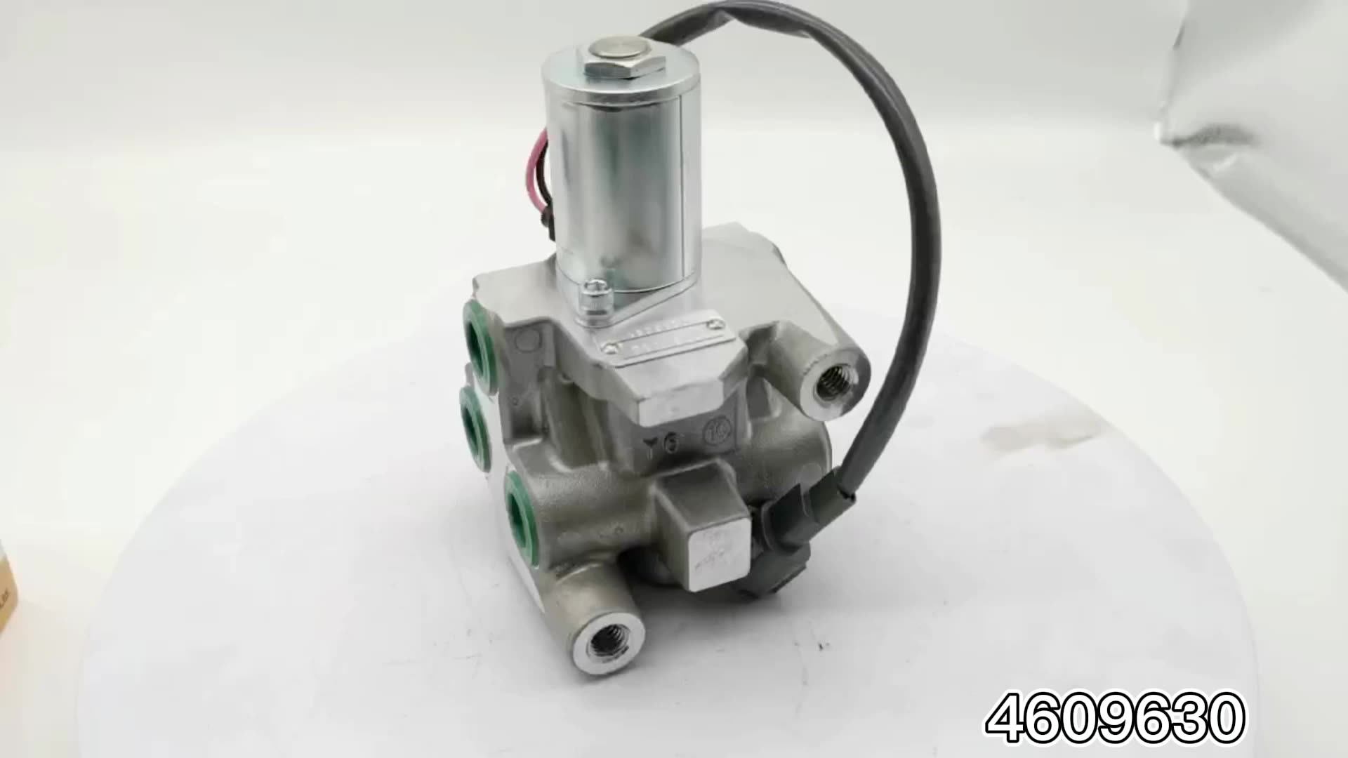 Hydraulic Control Pilot Valve 4609630 for Hitachi Excavators