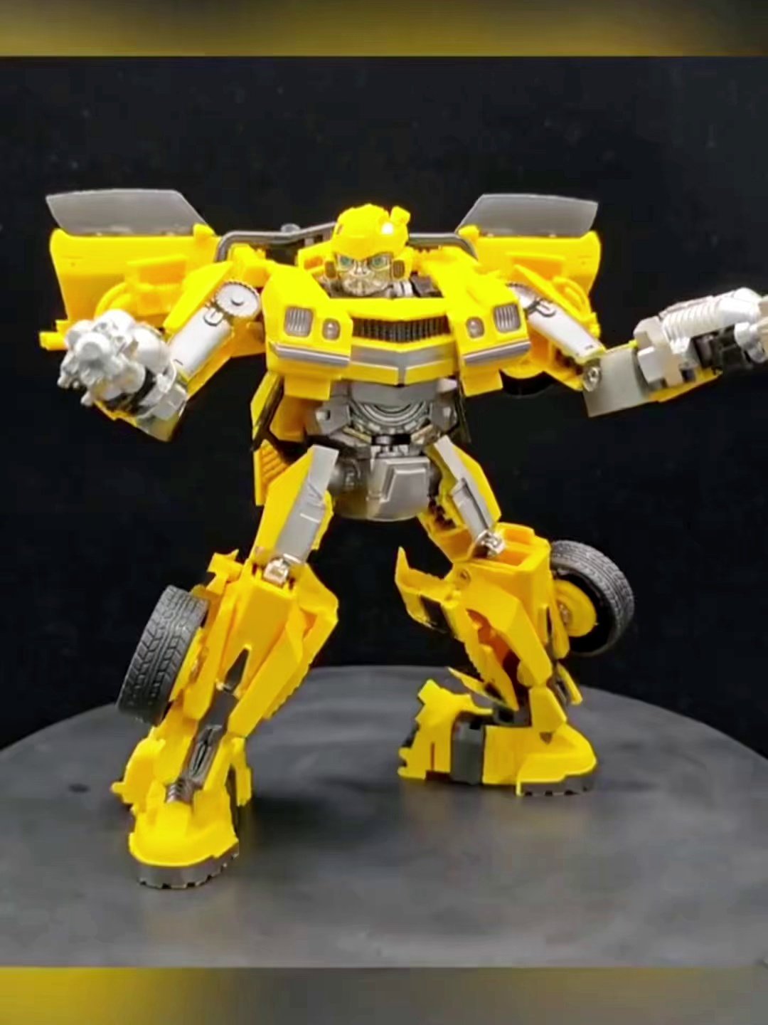 ⚠️ 别划走！𝐖𝐚𝐧𝐮𝐱𝐢 送你两张《变形金刚：起源》首映礼戏票🥳🤖 动画电影《变形金刚：起源》（Transformers  One）讲述赛博坦时期擎天柱和威震天之间的关系，以及导致他们成为宿敌和分别领导汽车人和霸天虎的故事。电影将于9月12日在马来西亚正式上映, image size:1080x1440