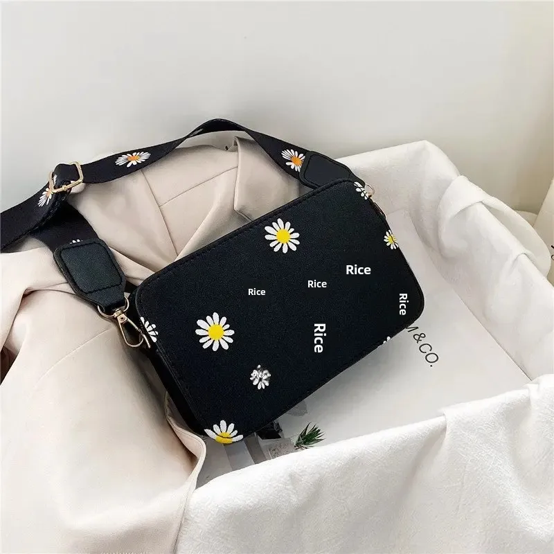 Bags Autumn New Small Fresh Bag 2024 New Fashionable Korean Style Wide Shoulder Strap Shoulder Crossbody Flower Small Square Bag