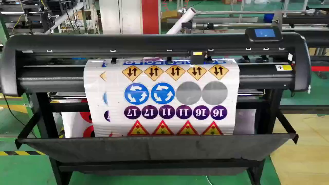 这设备真能一键刻出网红硅藻泥花案。我赌你没见过这么懂懒人的刻字机。