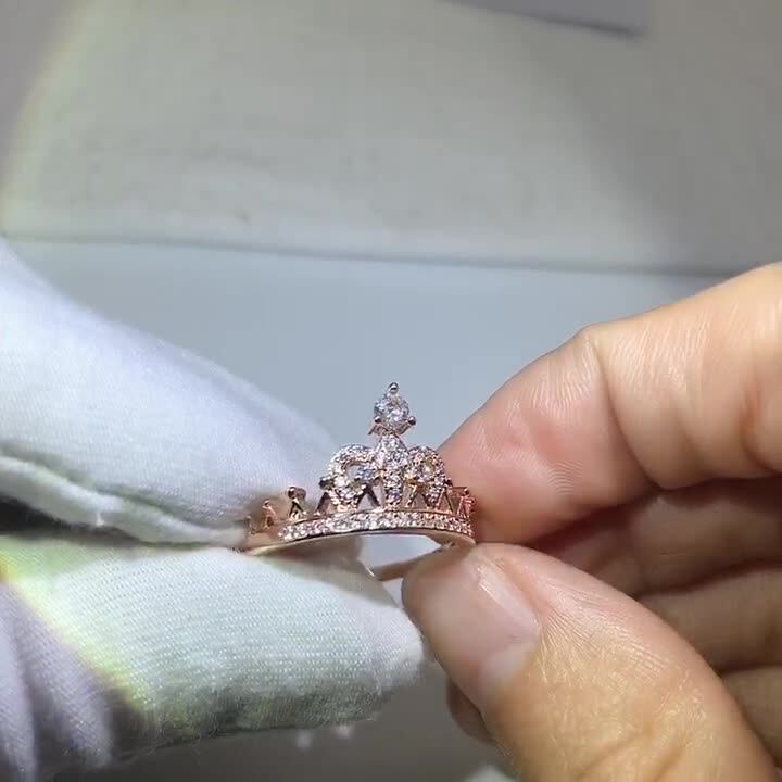 Orecchini a Bottone con Corona da Principessa in Argento