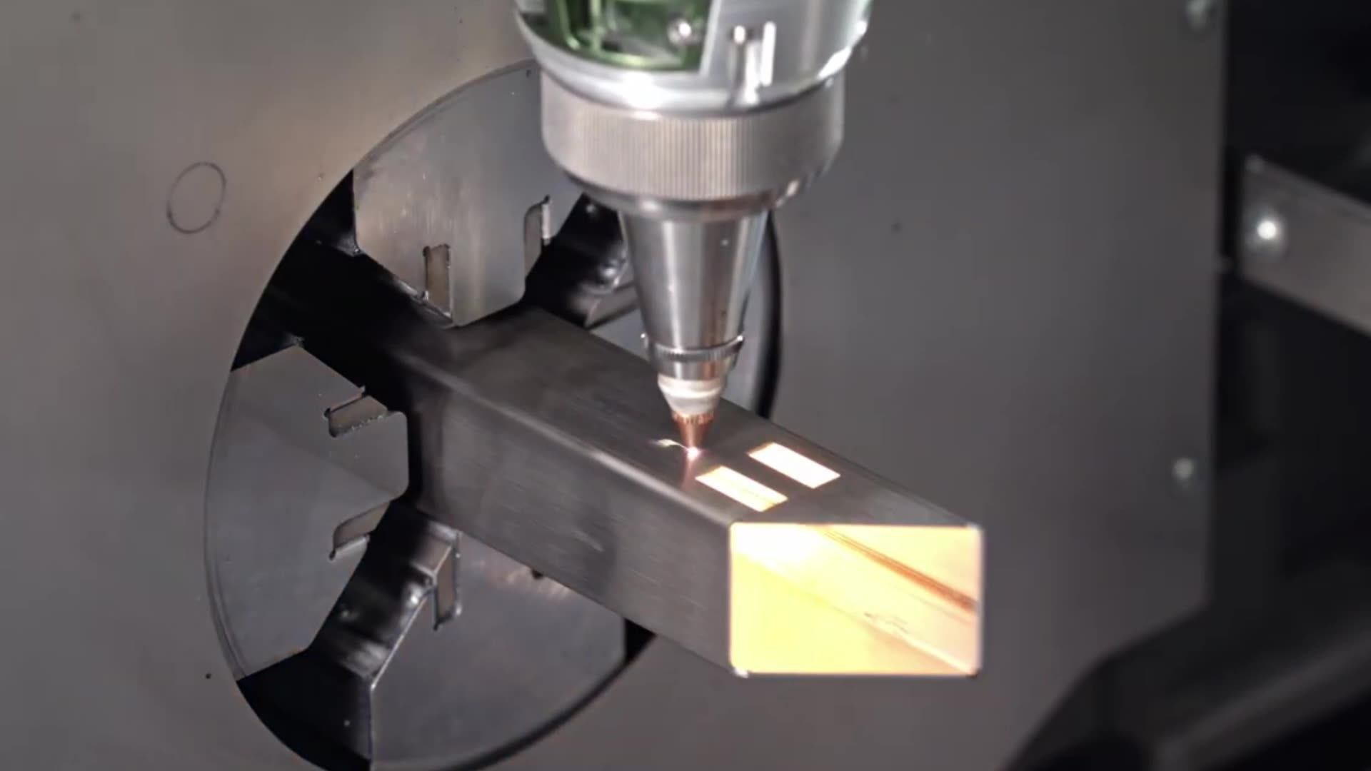 Ensure Perfect Tube Cuts With Our Precision Machine Accurately