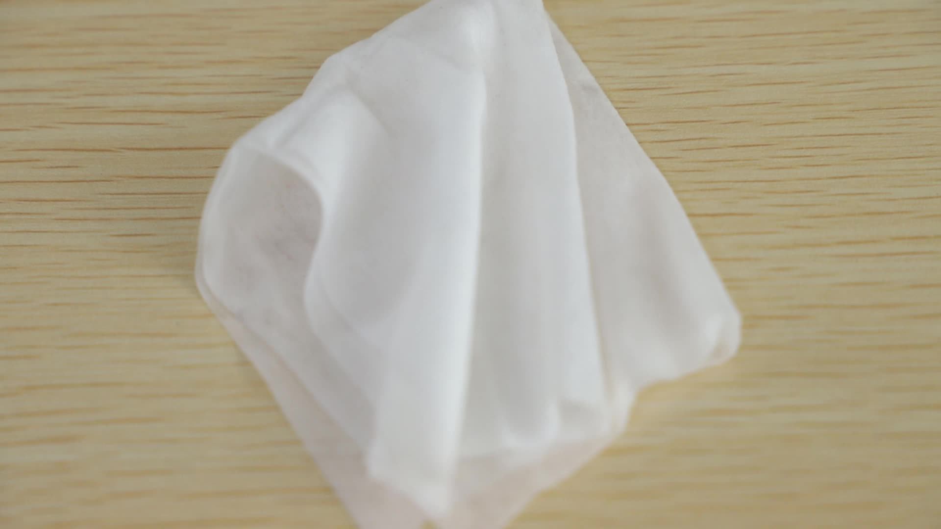 1pcs Individually Packaged Single Sachet Soft Light Wet Wipes Wet