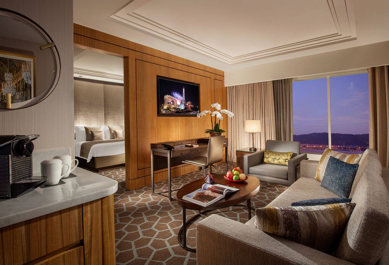 Great-bed suite for the Parisian Parisian Grand Bed.