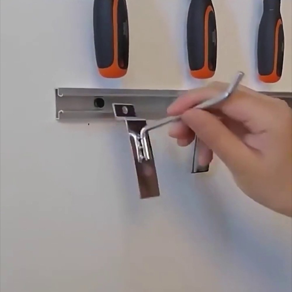 便利店同款槽板挂钩系统是什么？为什么它让小空间瞬间变整齐✨ - 好物爆料- 淘江湖