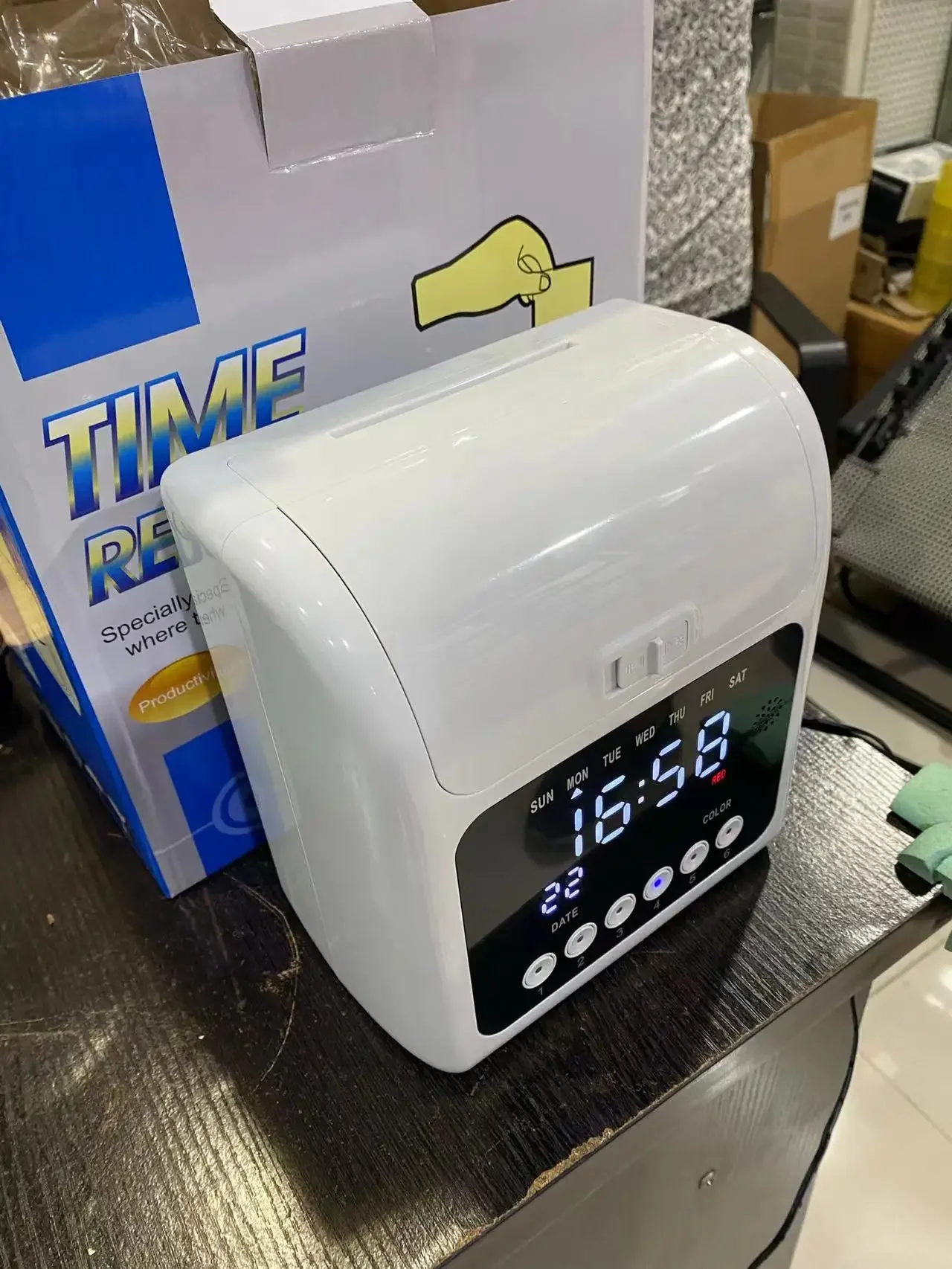 П punch‑card time clock, power‑failure backup, multi‑country, keyless, Aibao card support
