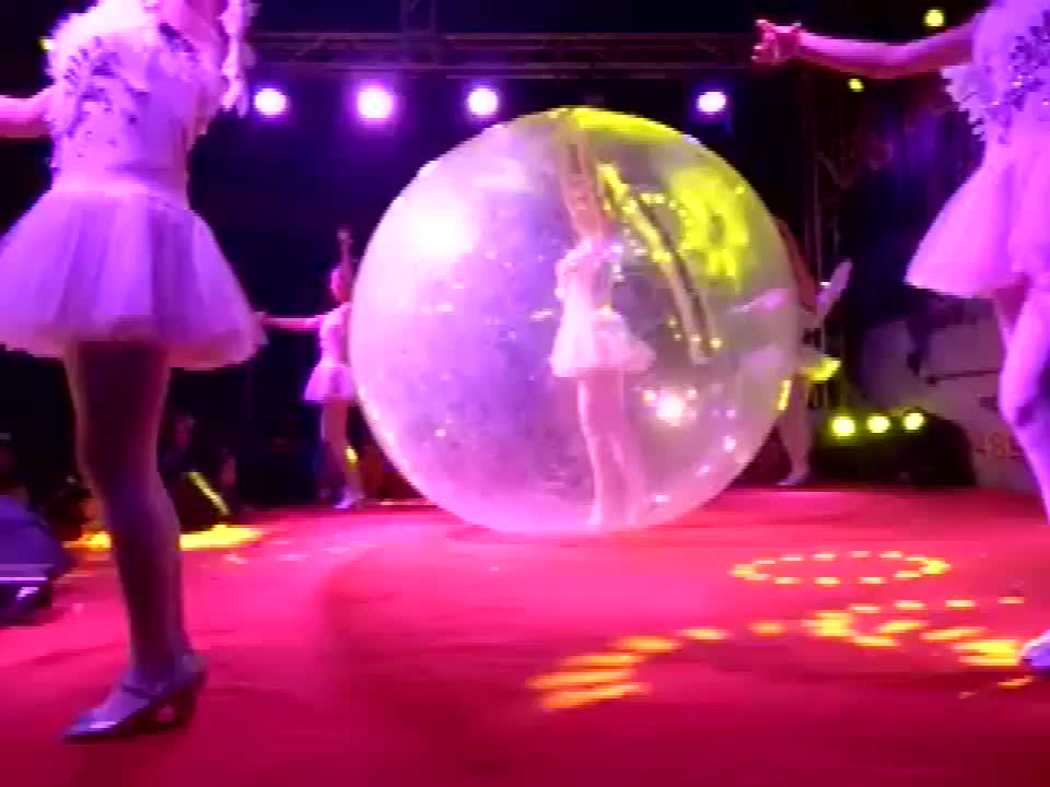 walking bubble ball