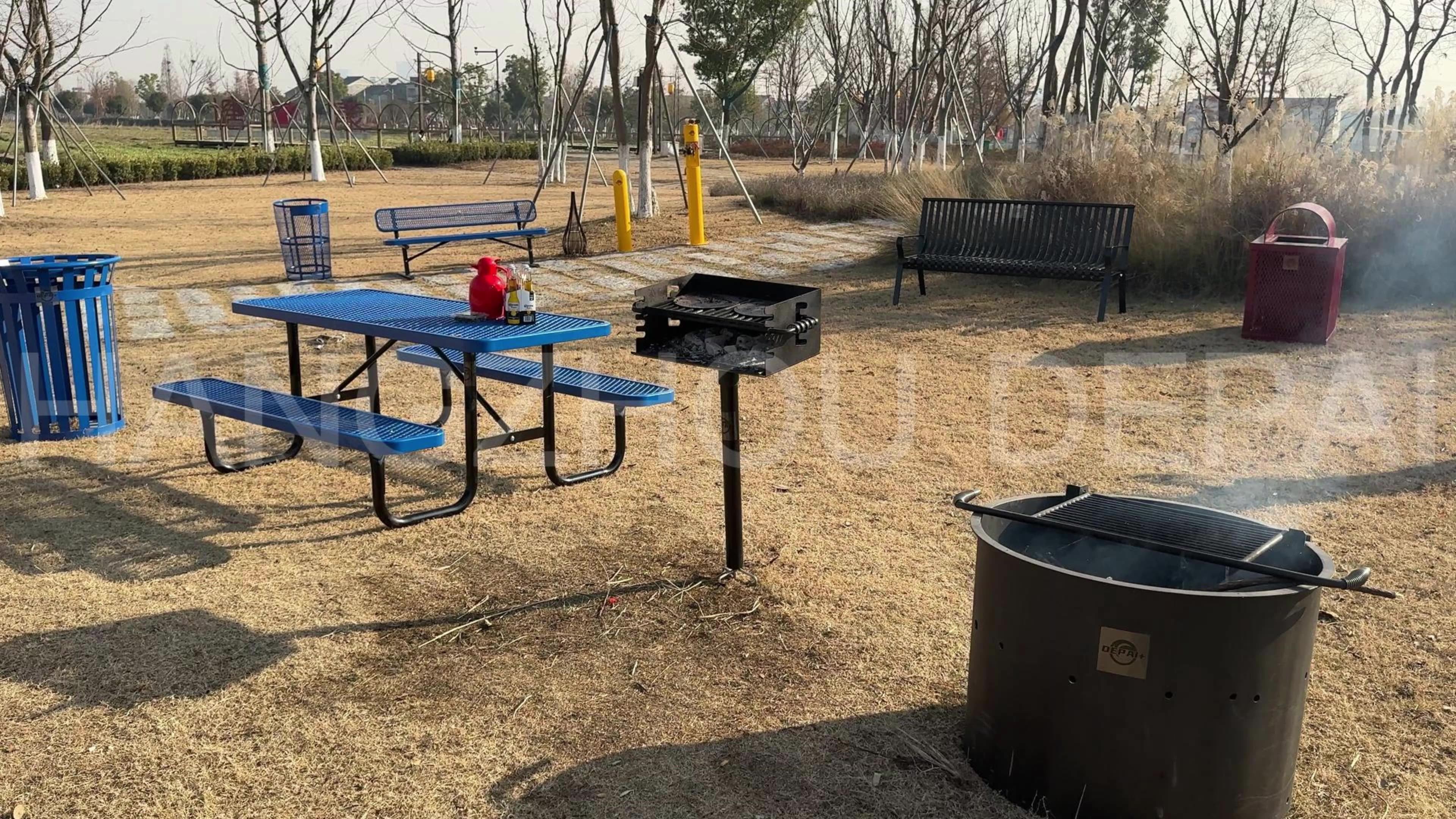 Outdoor Park Portable Ada Rotating Pedestal Charcoal Bbq Grills For