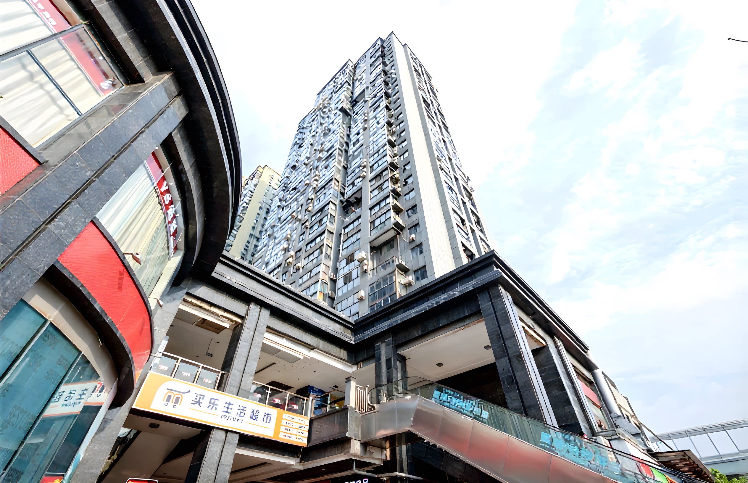 光速电竞酒店(湖工大地铁站店)