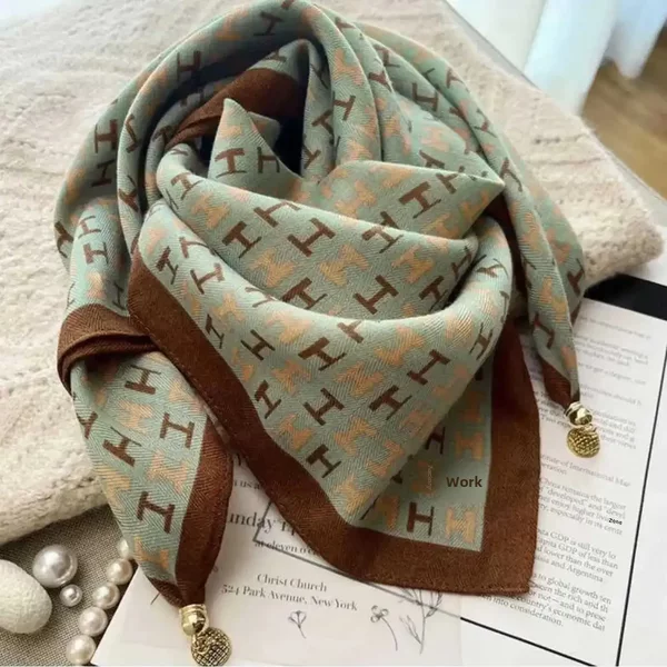 New Magnetic Buckle Triangular Silk Scarf, Neck Protector, Imitation Cotton and Linen Square Scarf for Women, Stylish Autumn and Winter Scarf, Elegant and Versatile Scarf
