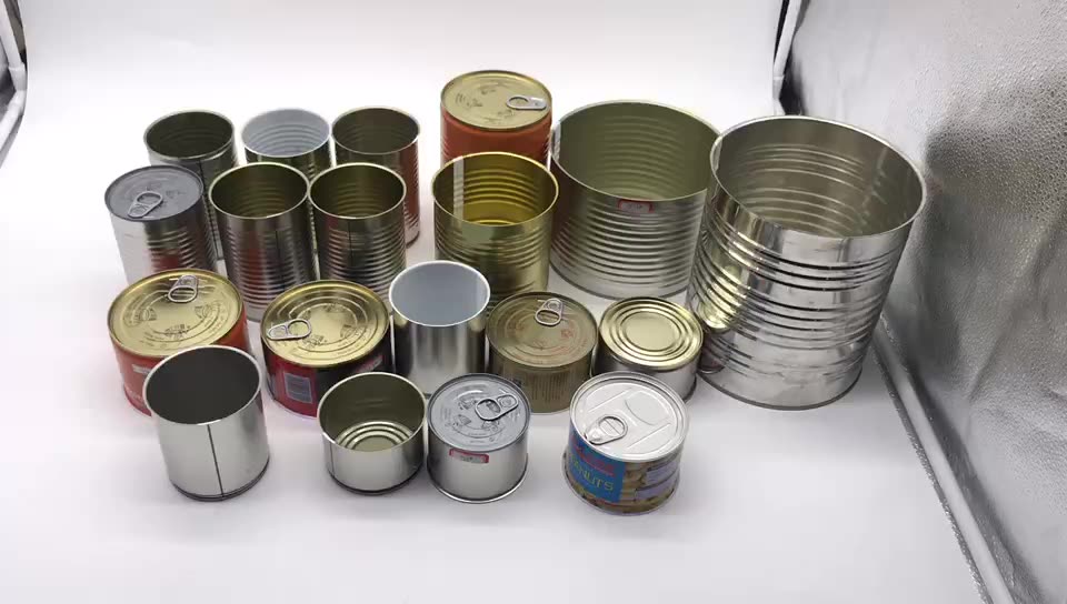 алюминиевые банки. жестяные банки. жестяная банка пива. алюминиевые банки в магазине. алюминий пищевой лом.