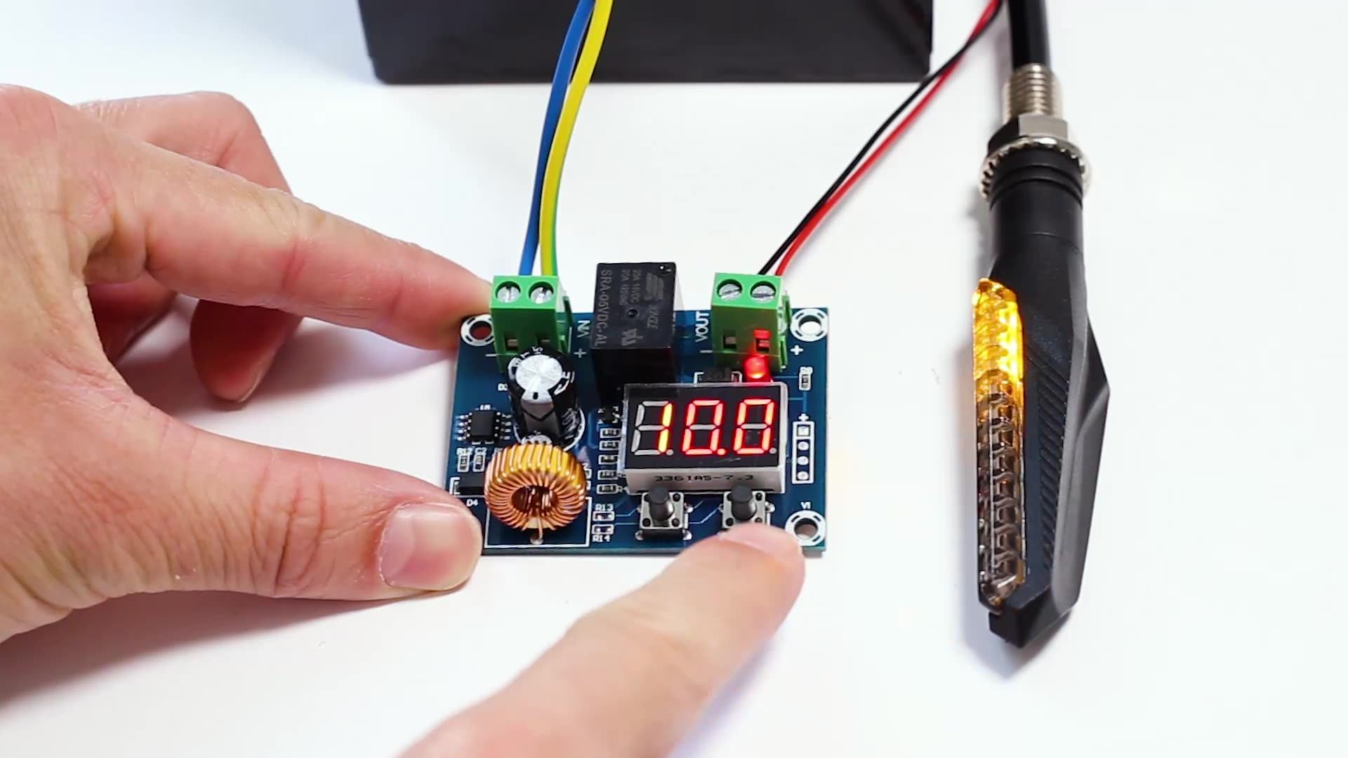 XH-M609 Niederspannungs-Trennschalter für 12V-36V Lithium-Ionen-Batterien - Programmierbares LVD-Schutzmodul mit 3-stelliger LED-Anzeige, 0,1V Accur XH-M609 Niederspannungs-Trennschalter für 12V-36V Lithium-Ionen-Batterien - Programmierbares LVD-Schutzmodul mit 3-stelliger LED-Anzeige, 0,1V Accur