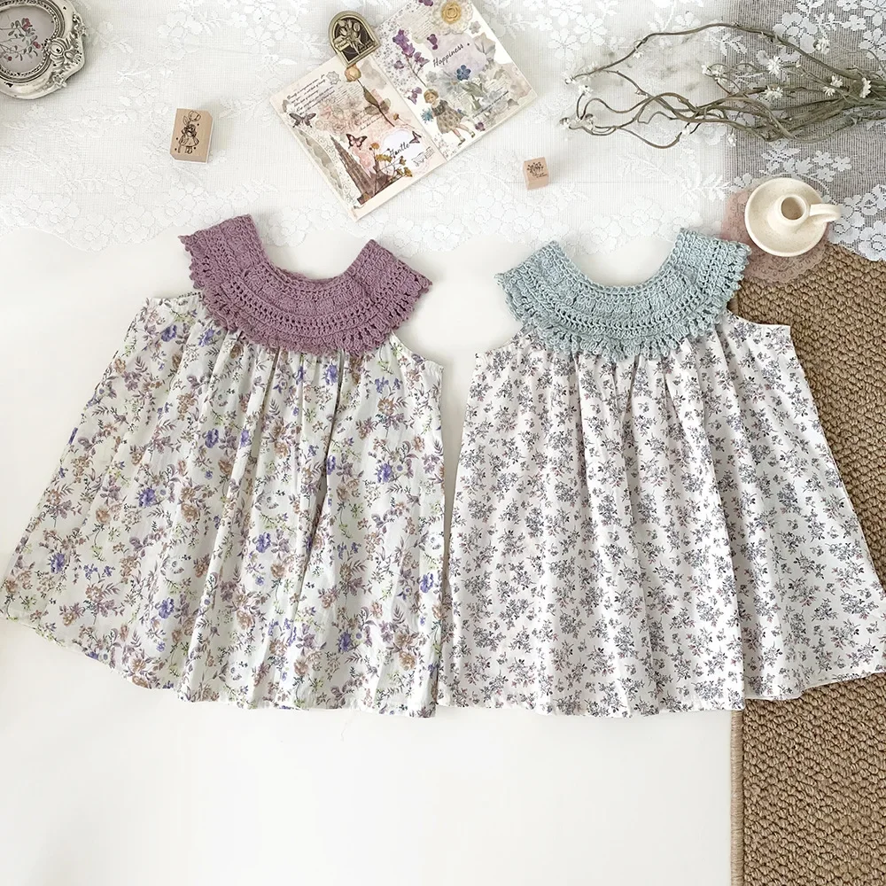 Woven dress with a round collar