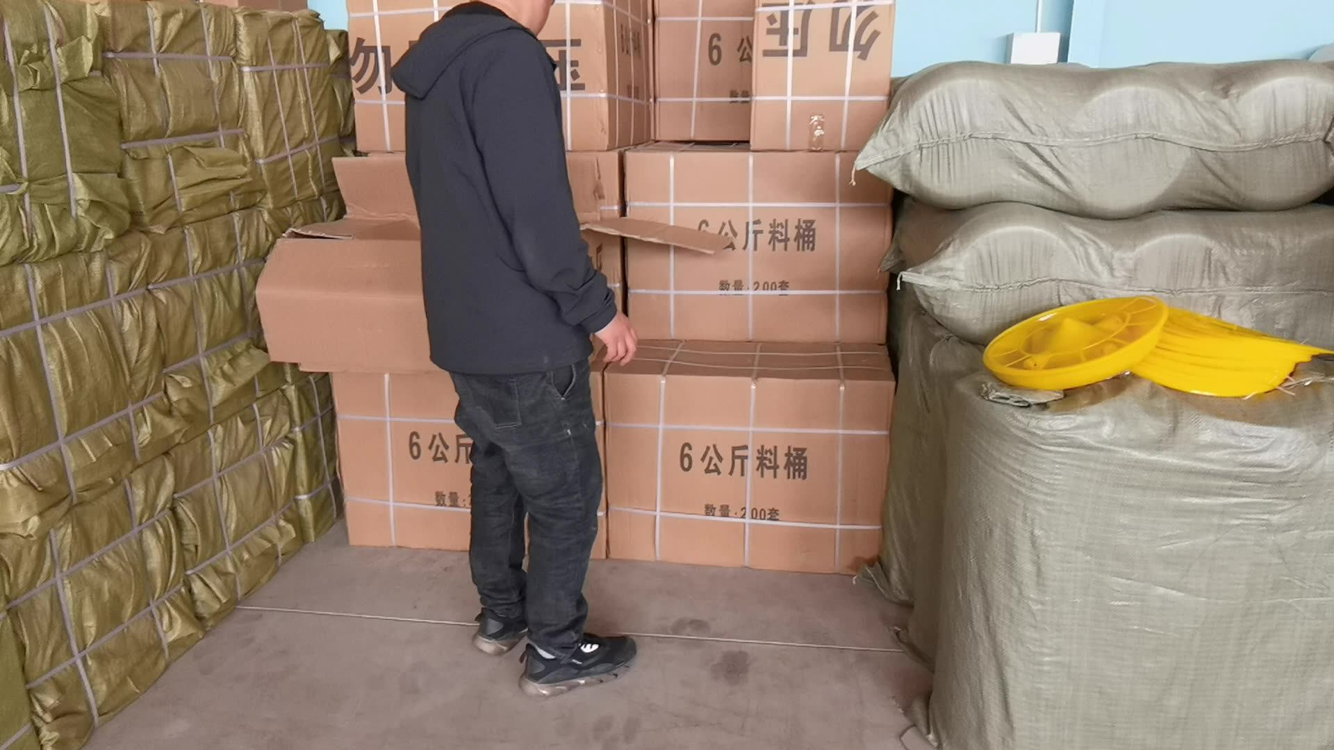 Plastic Chicken Feeders Drum Poultry Feeding Equipment Brolier Feeder