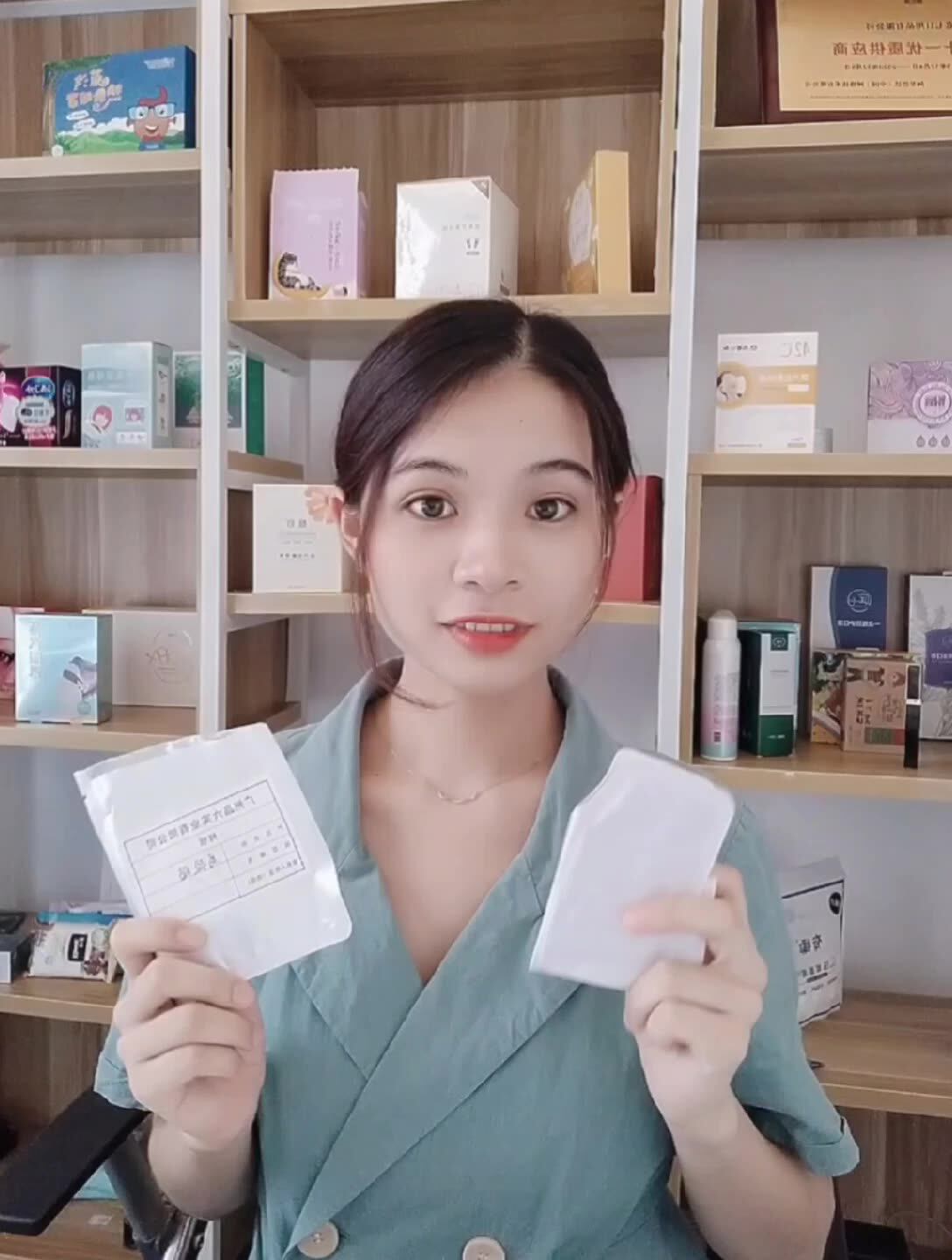 Lanna Shoulder Baby Steam shoulder and neck stickers Self-heating U-shaped warm-up stickers Heat therapy relieves fatigue for hours A box