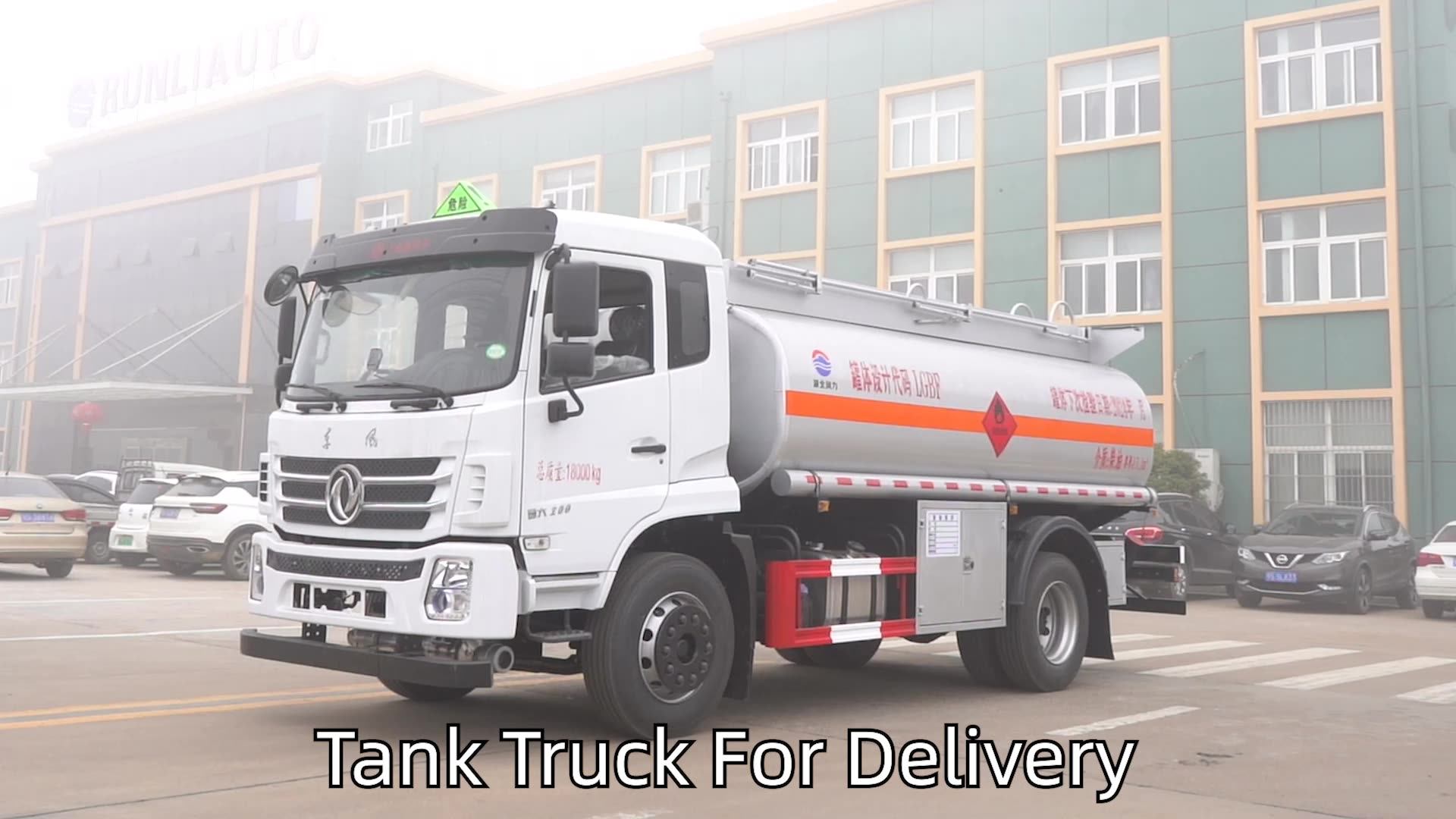Howo Tanker Truck 4x2 6x4 8x4 250hp Manual Oil Tanker Truck 5 Ton 8000