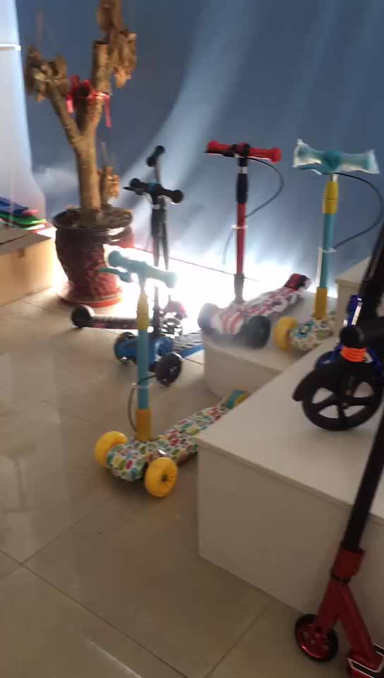 High Grade Scooter For 3 Year Old Boy / Children's 4 Wheel Scooters