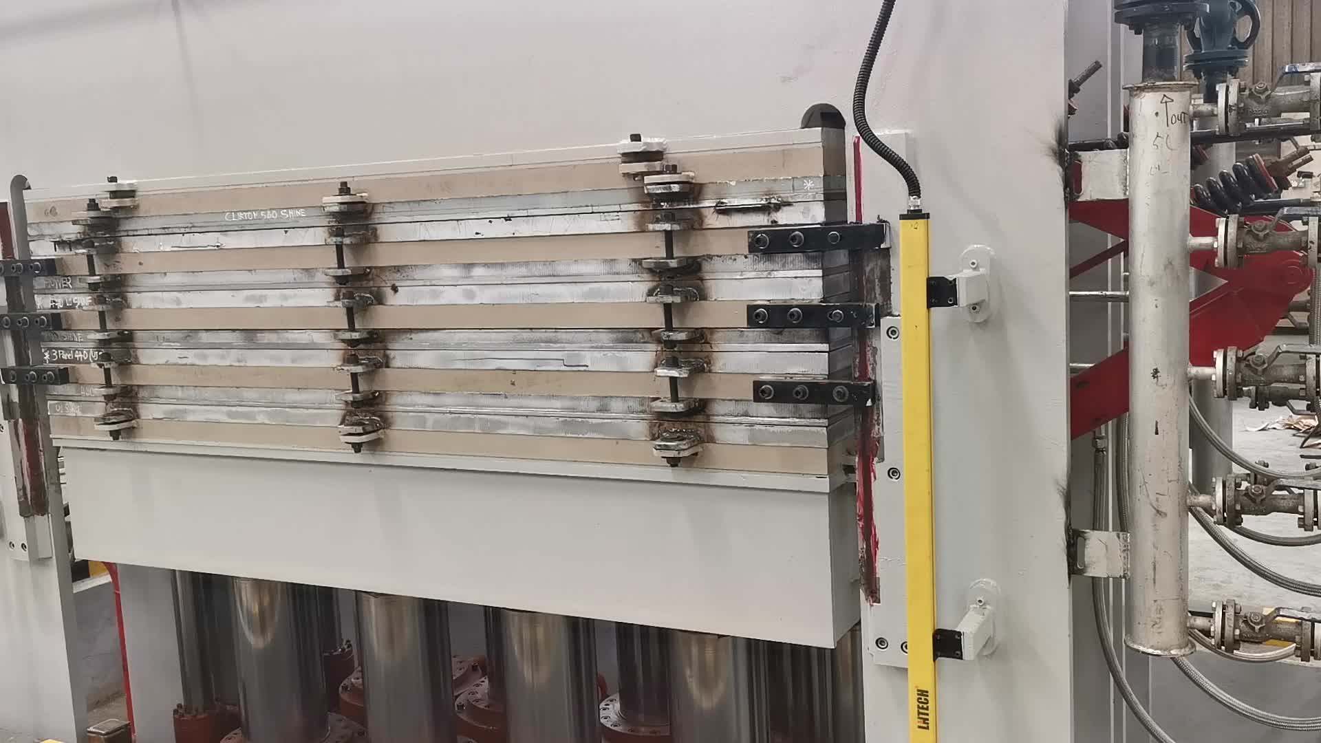 500 Tons 15 Layers Hydraulic Hot Press Machine For Door Skin Heat Press