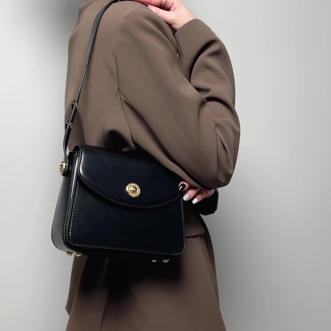 Free Leather Handbag - Detail 1