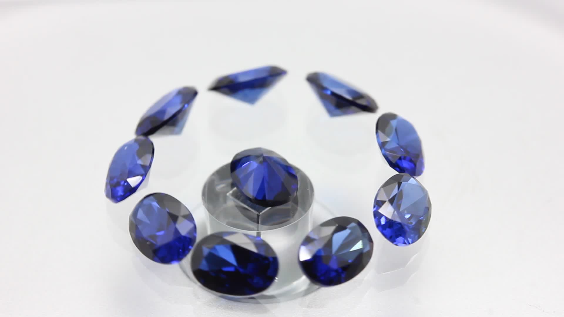 Бусины сапфира граненые. Сапфир камень. Сапфиры под лупой. Хрустальный сапфир. Синий сапфир кристалл.