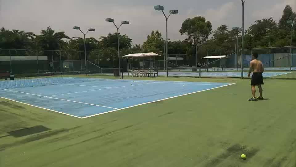 Factory Price Tennis Ball Shooter Twist Pitching Ball Machine With