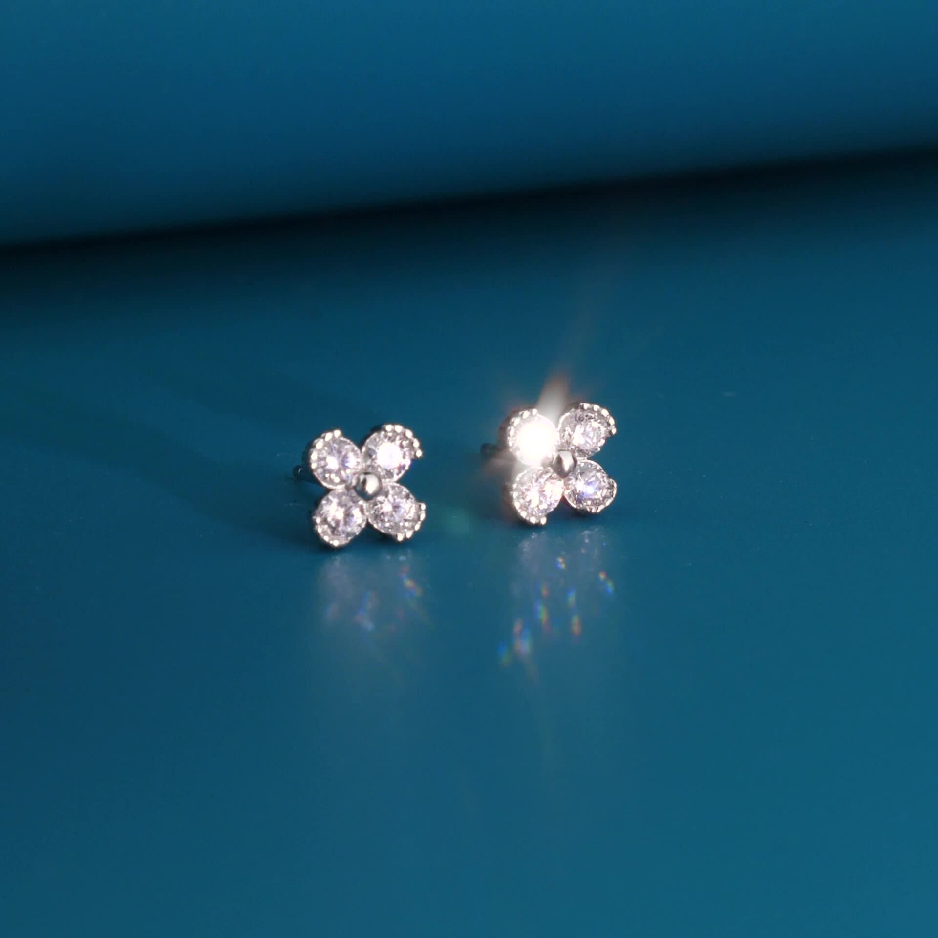 Orecchini A Stella In Argento 925 Con Zirconi Cubici – Ipoallergenici, Dimensioni 1,2x1,28 Cm, Design Cavo Unico, Leggeri E Comodi, Per Donna