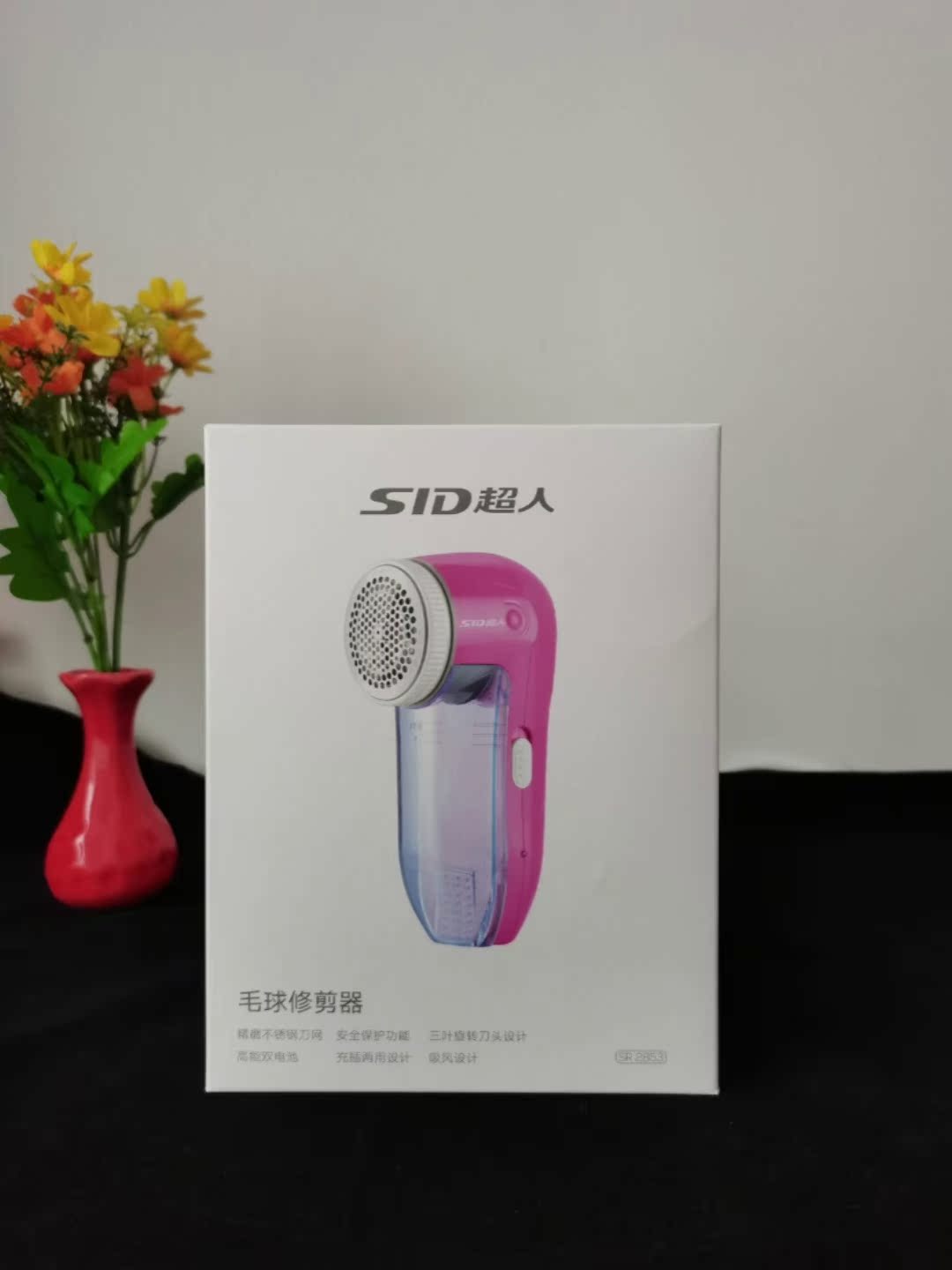 直插充电两用。方才正在品超人毛球修剪器SR2853，拯救毛衣的“颜值救星”来了。✨