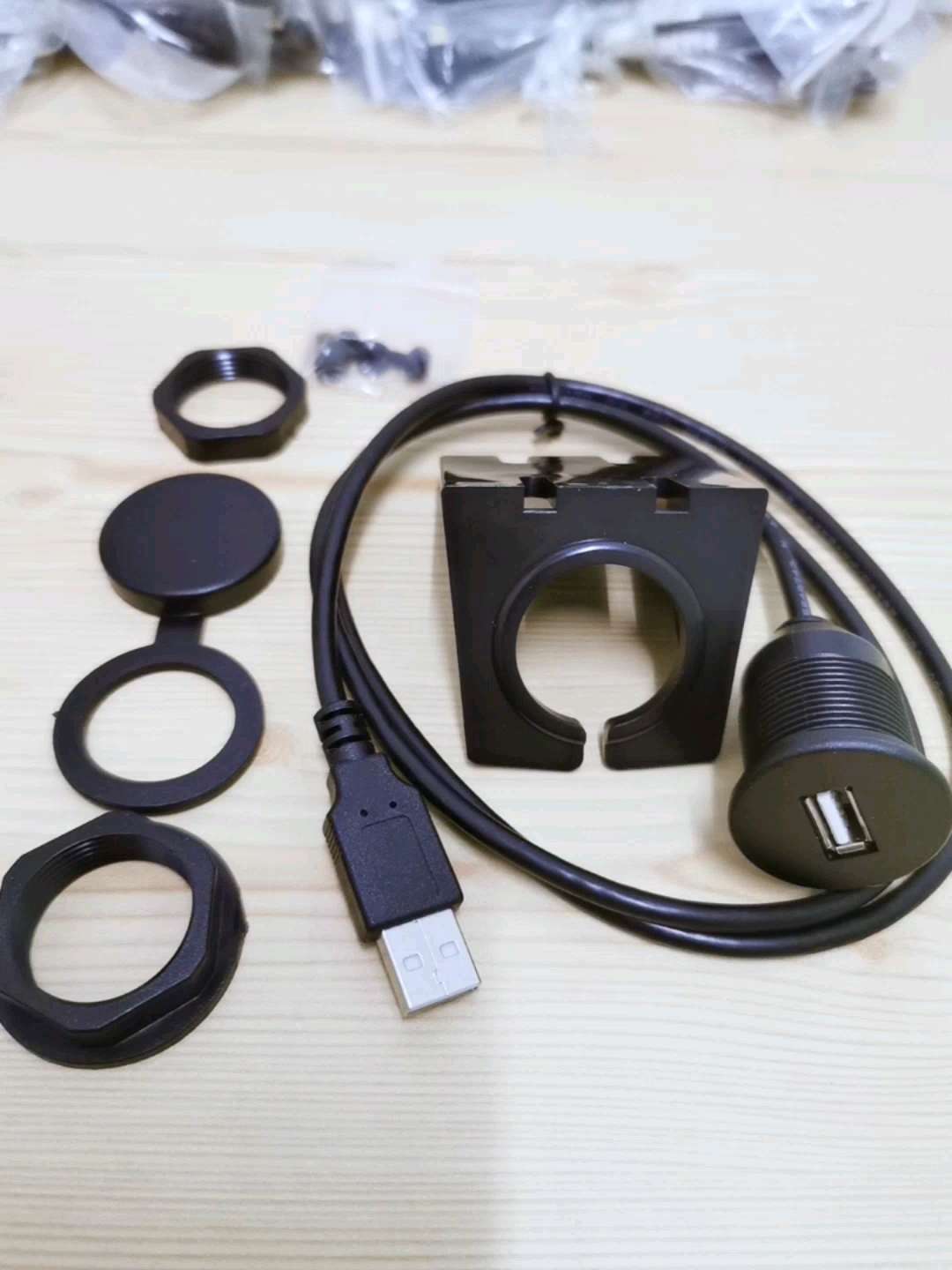 USB2.0延长线公对母汽车�仪表盘面板固定防水线车载资讯充电加长线真能够解决车内“够不着”焦虑。